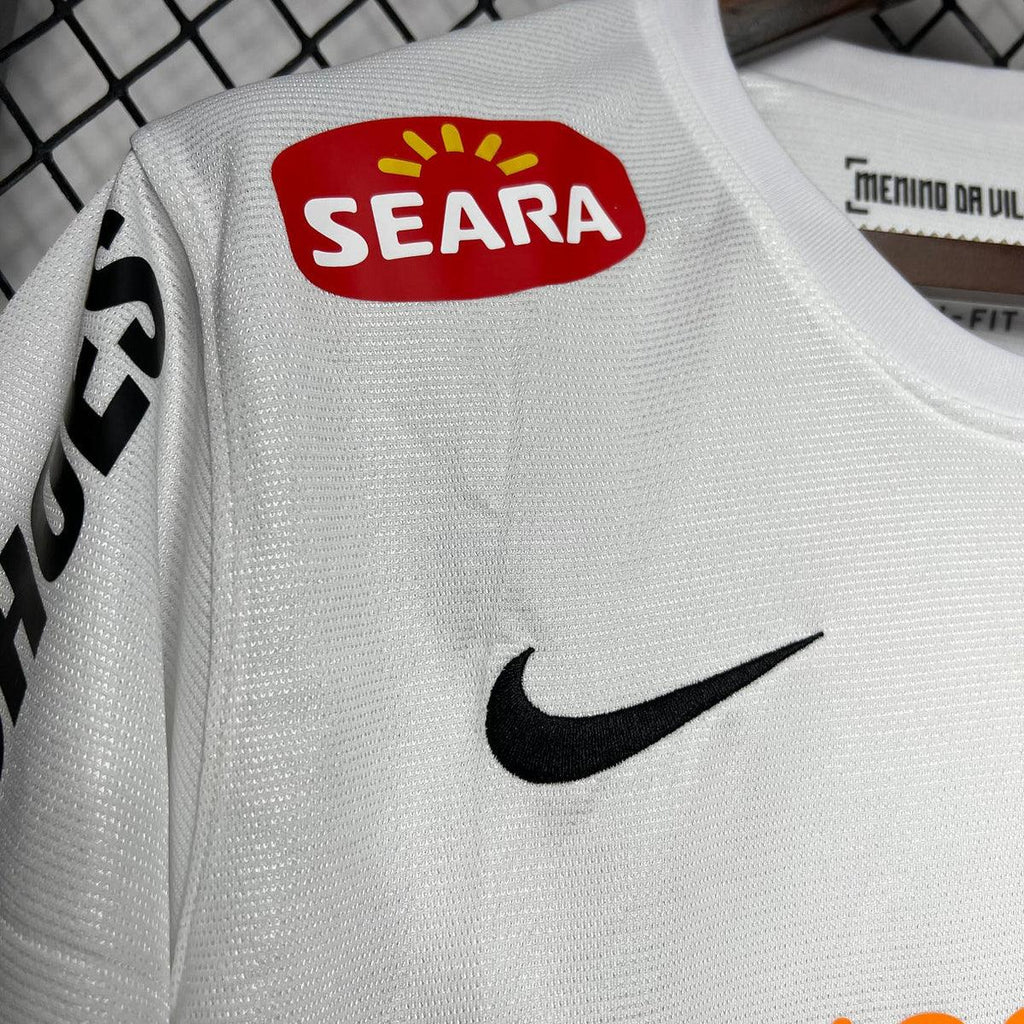 Maillot rétro Santos 2011-12 de la marque Le 12-ème Maillot, vue de face avec le logo et les détails du design.