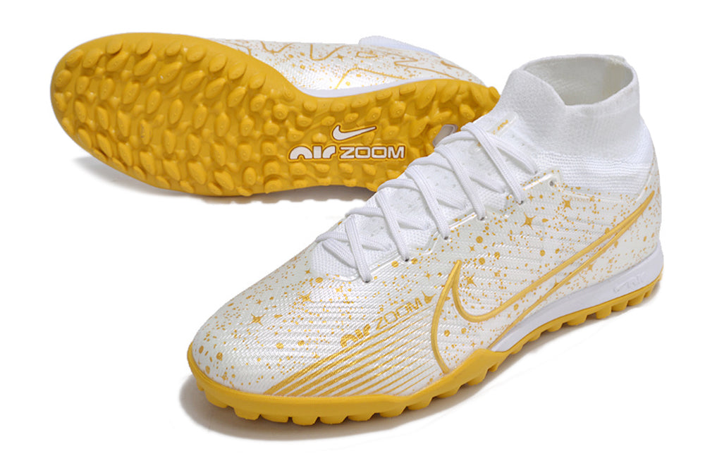 Crampons Mercurial Superfly IX Elite pour football, semelle à crampons métalliques, conçus pour performance sur le terrain.