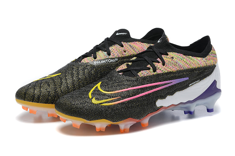 Crampons Phantom GX Elite FG de Le 12 -ème Maillot, fixation pour chaussures de football, avec pointes en acier et design robuste.
