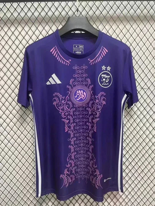 Maillot de l'Algérie 2024/2025 concept violet de Le 12 -ème Maillot, vue de face, design moderne et coloré.