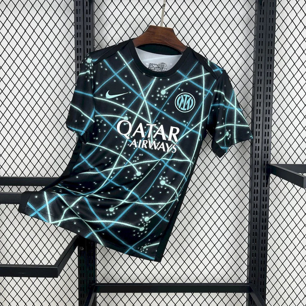 Maillot concept Inter Milan 2025-26 de la marque Le 12-ème, vue de face, avec logo et design innovant.