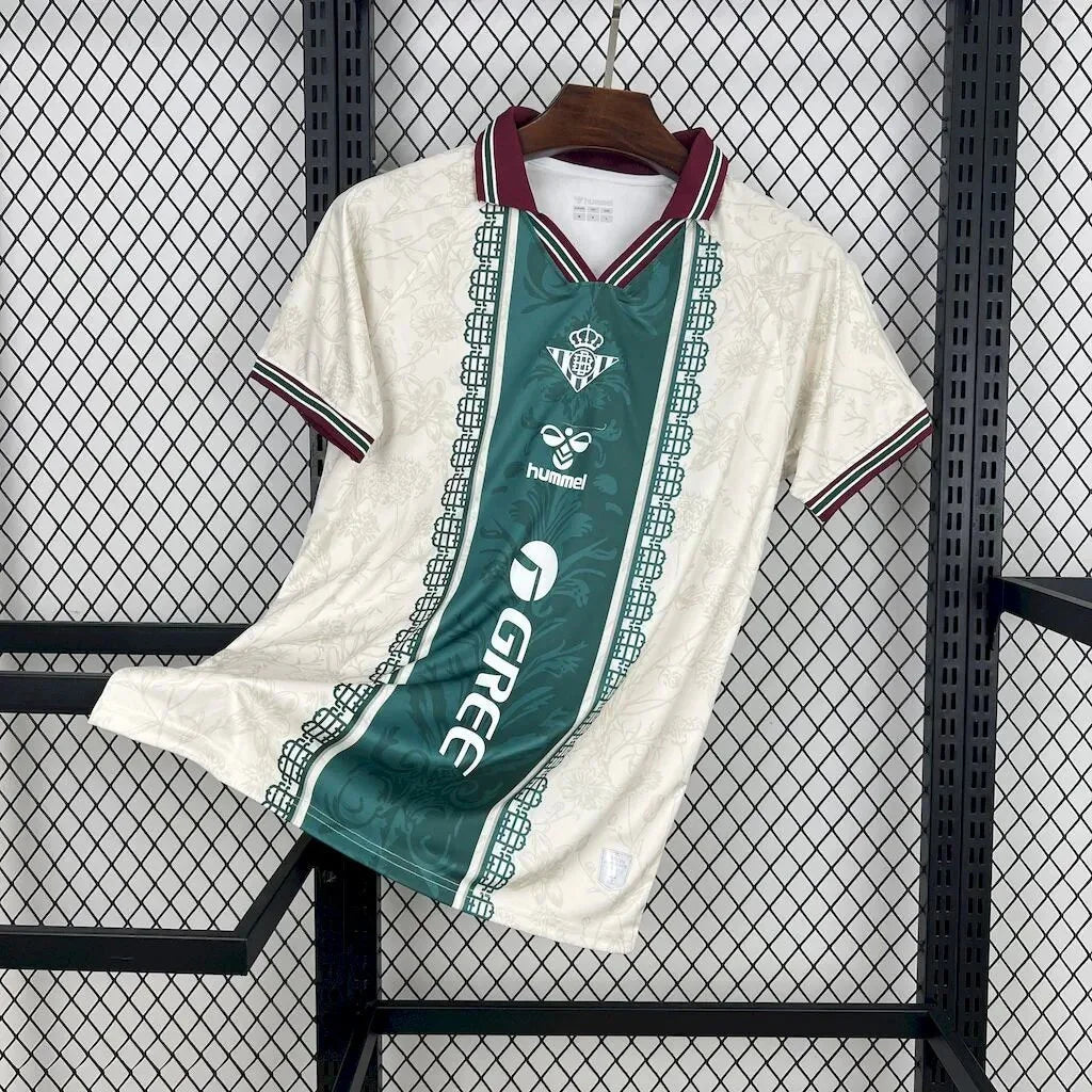 Maillot de football Betis concept 2025-26 de la marque Le 12-ème Maillot, vue de face avec logo et détails du design.