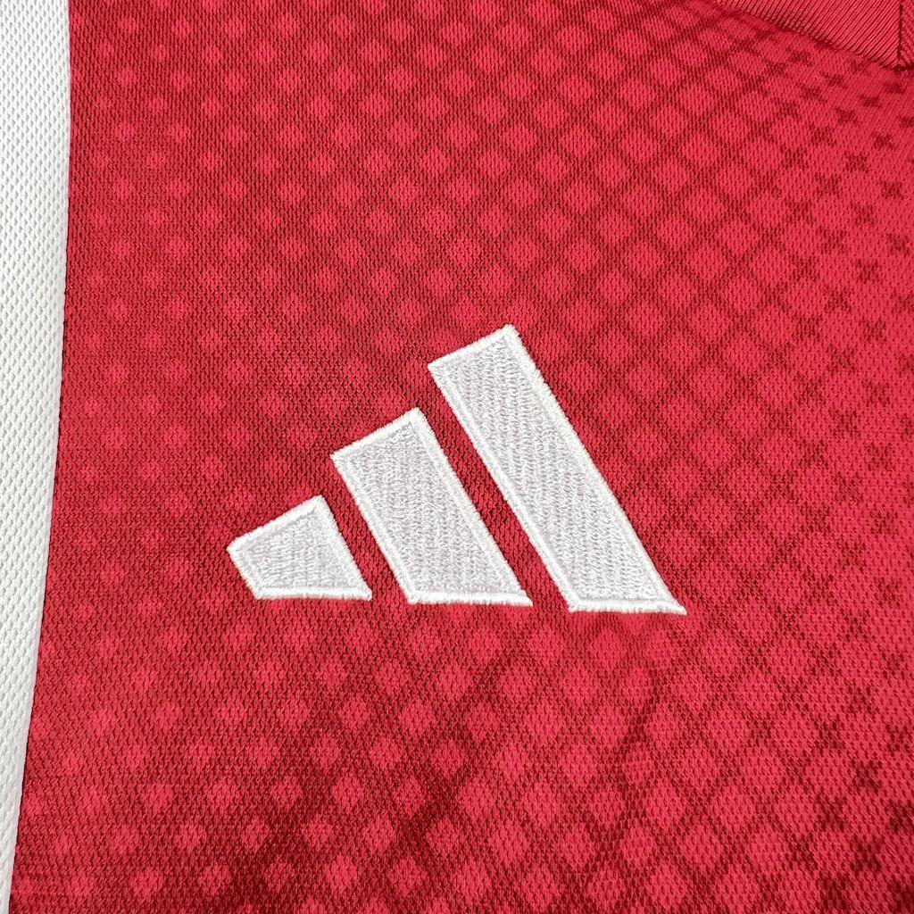 Maillot de football Ajax 2025-26 Le 12 -ème Maillot, devant avec logo et design moderne, sur fond blanc
