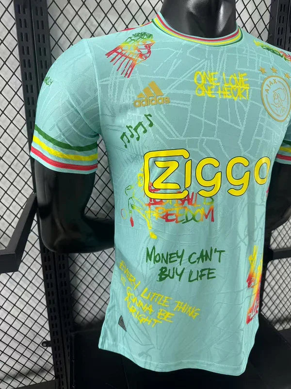 Maillot Ajax concept 2025-26 de Le 12 -ème Maillot, devant du maillot avec design moderne et logo Ajax.