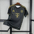 Maillot concept Bayern Munich 2025-26 de la marque Le 12-ème Maillot, vue de face avec logo et design moderne.