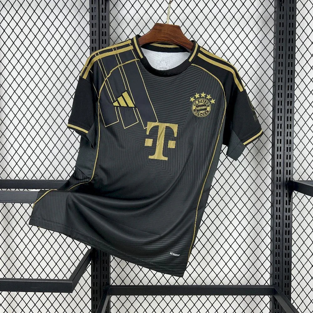 Maillot concept Bayern Munich 2025-26 de la marque Le 12-ème Maillot, vue de face avec logo et design moderne.
