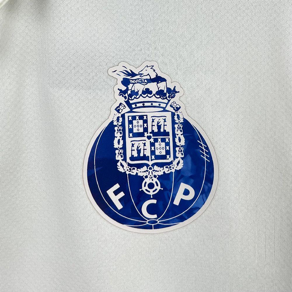 Maillot extérieur du FC Porto 2025-26, marque Le 12 -ème Maillot, vue de face avec logo et détails du design.