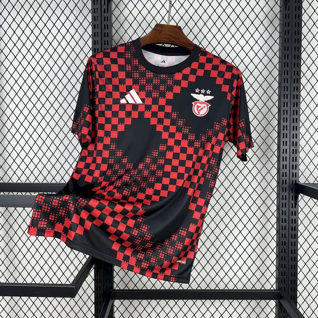 Maillot d'entraînement Benfica 2025-26 de la marque Le 12-ème Maillot, en tissu sportif avec logo du club.