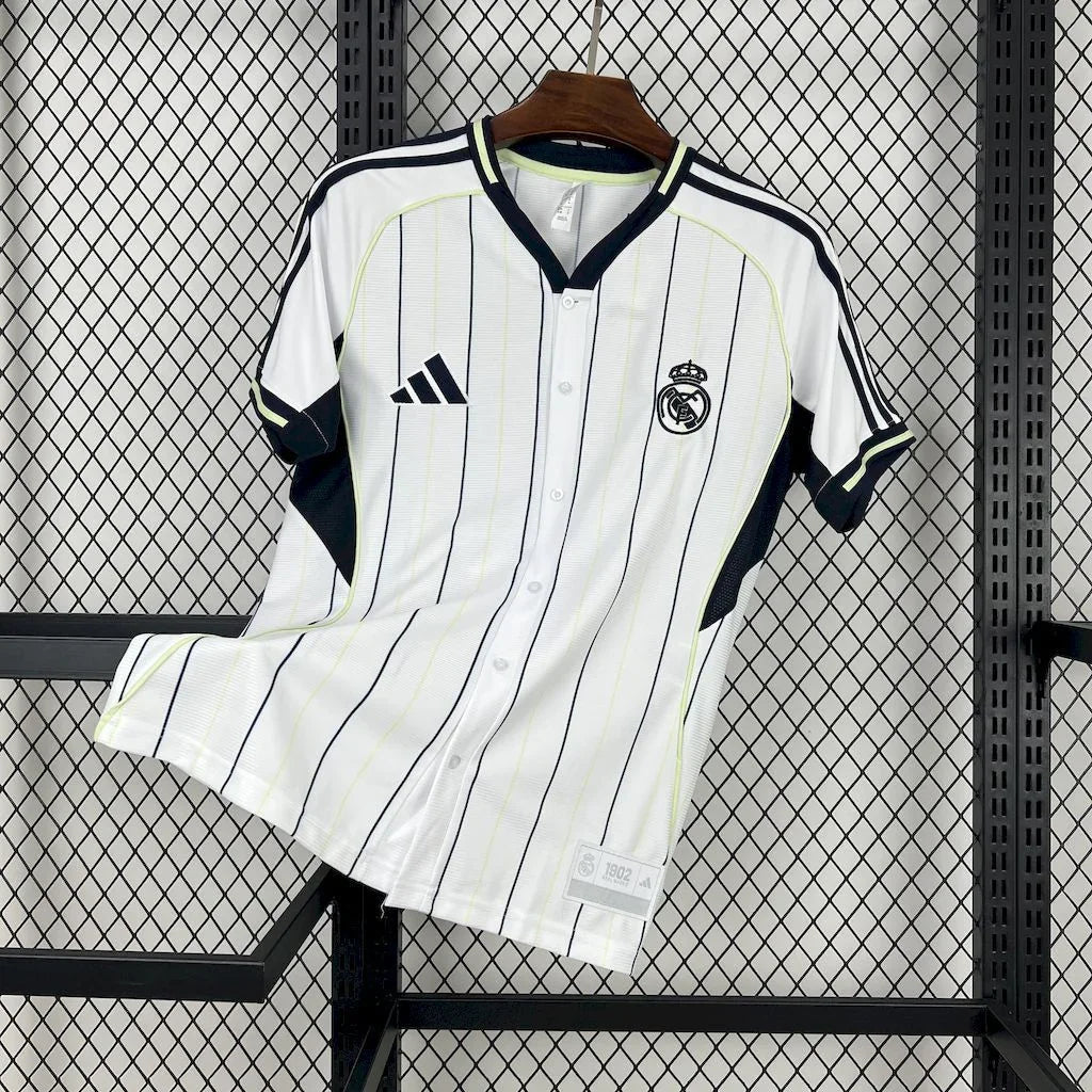 Maillot de football Real Madrid concept 2025-26 de la marque Le 12 -ème Maillot, vue de face avec logo et détails du design.