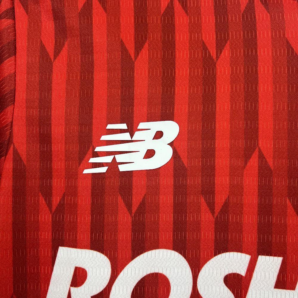 Maillot de football Le 12 -ème Maillot Toluca 2025-26, maillot rouge avec logo de l'équipe et détails de l'équipe sur le devant