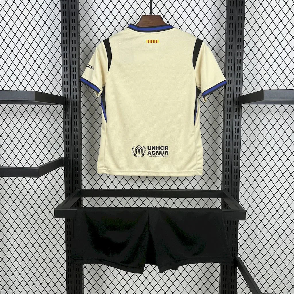 Maillot extérieur pour enfant FC Barcelone 2025-26 de la marque Le 12, vue de face avec logo et détails du kit.