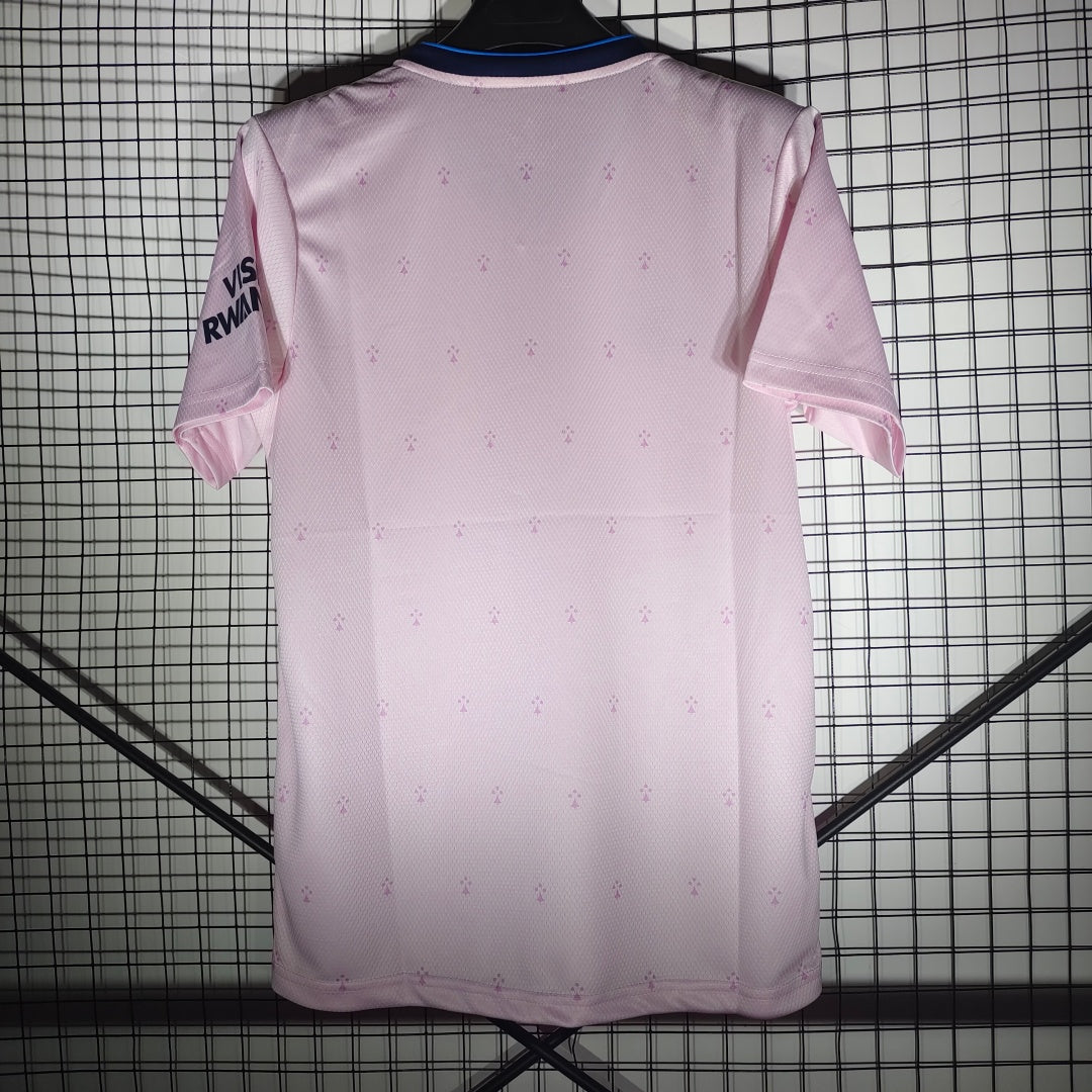 Maillot Arsenal 22/23 Third rose de Le 12 -ème Maillot, vue de face avec logo et détails du maillot de football.