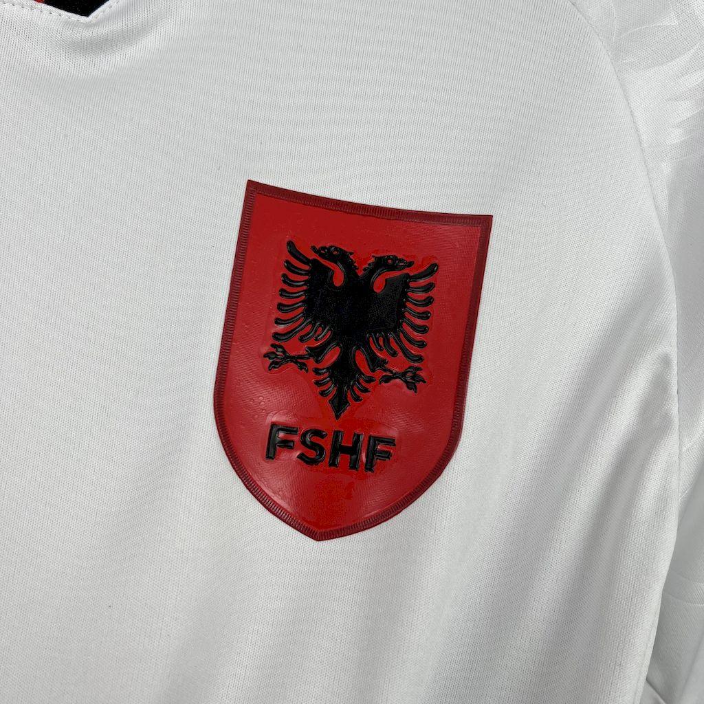 Maillot de football extérieur Albanie 2025 Le 12 -ème Maillot, vue de face avec logo et détails du design.