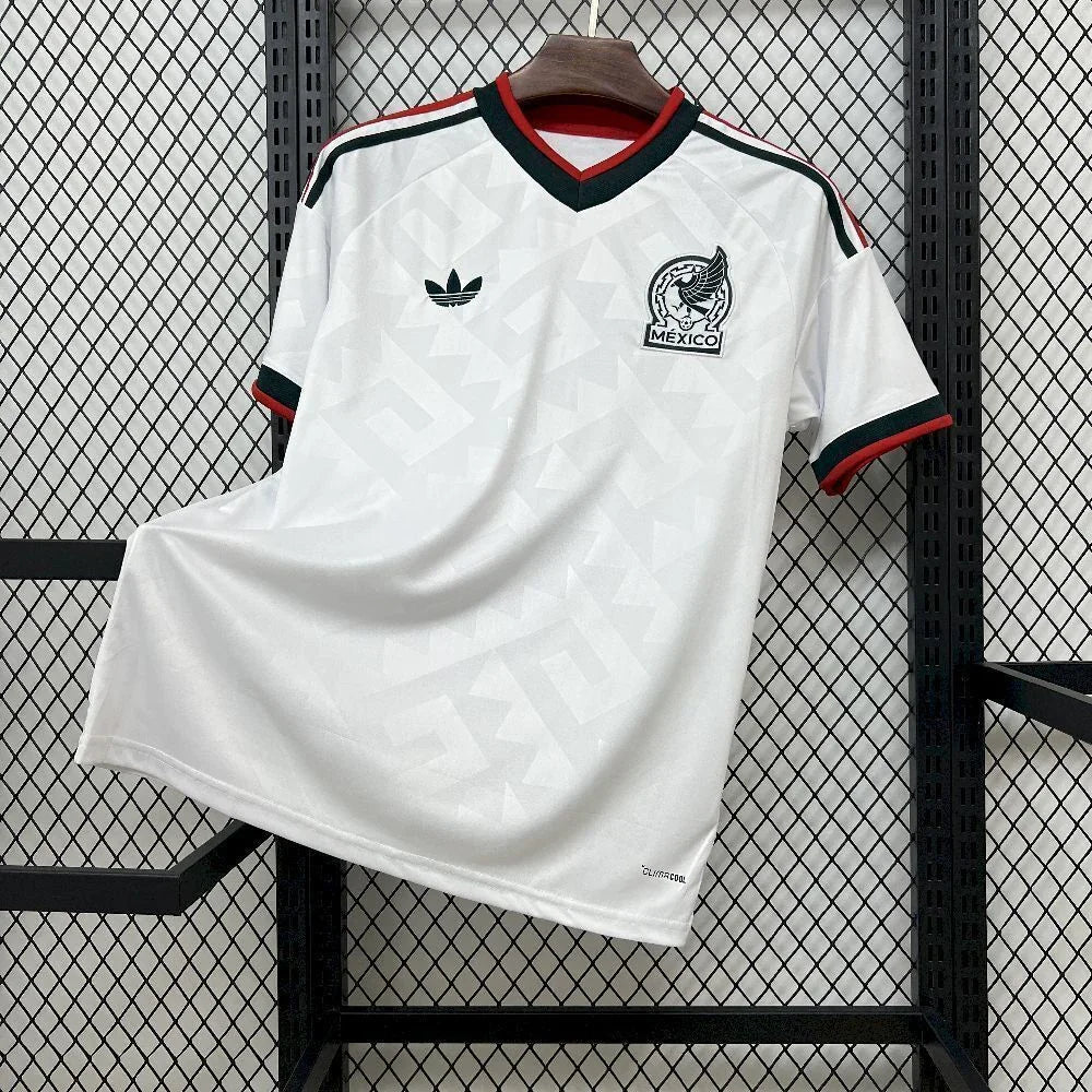 Maillot du Mexique pour la Coupe du Monde 2026, par Le 12 -ème Maillot, avec logo et design officiel visible.