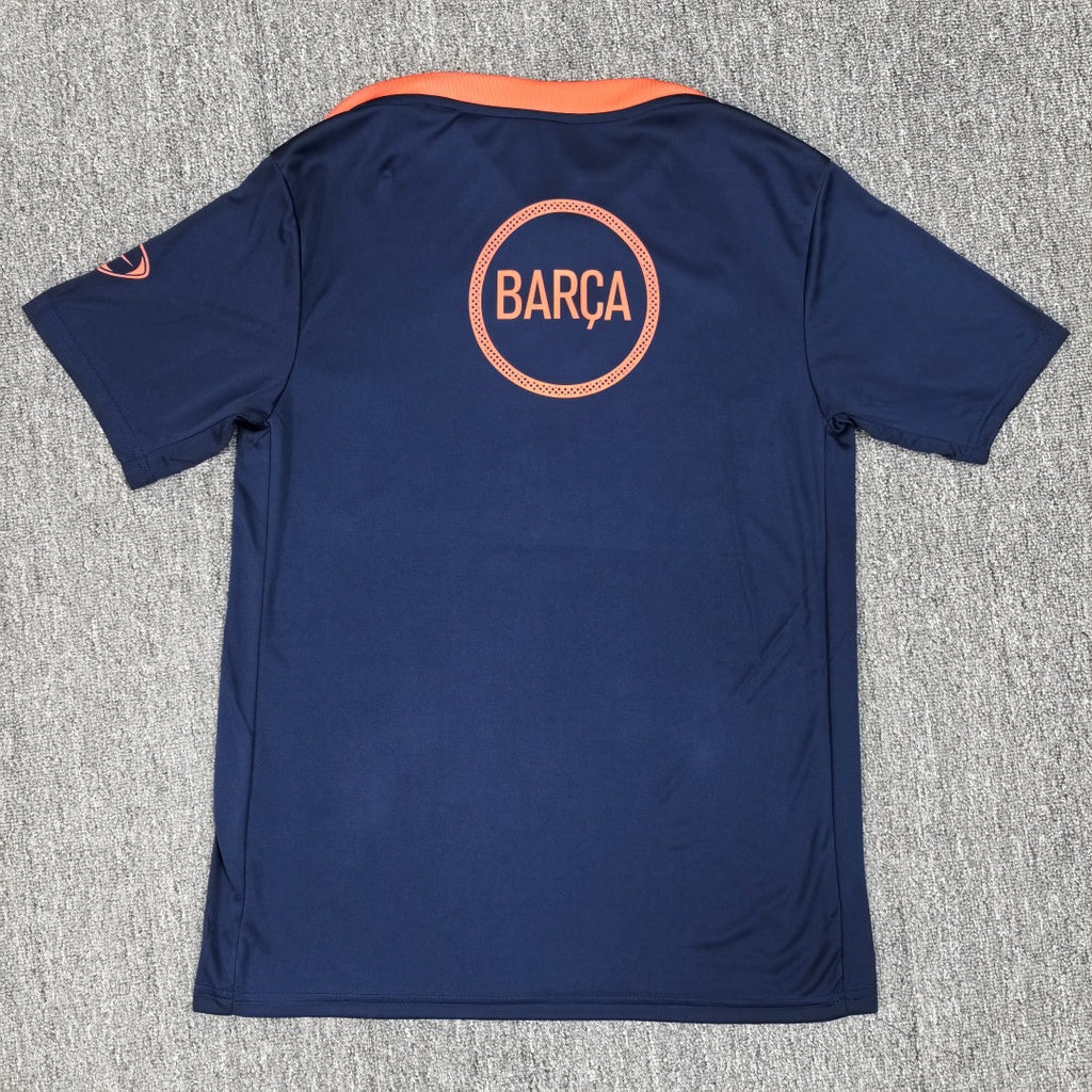 Maillot de football Le 12 -ème Maillot Barcelone Spécial 25/26, maillot de l'équipe de football avec logo et design distinctif.