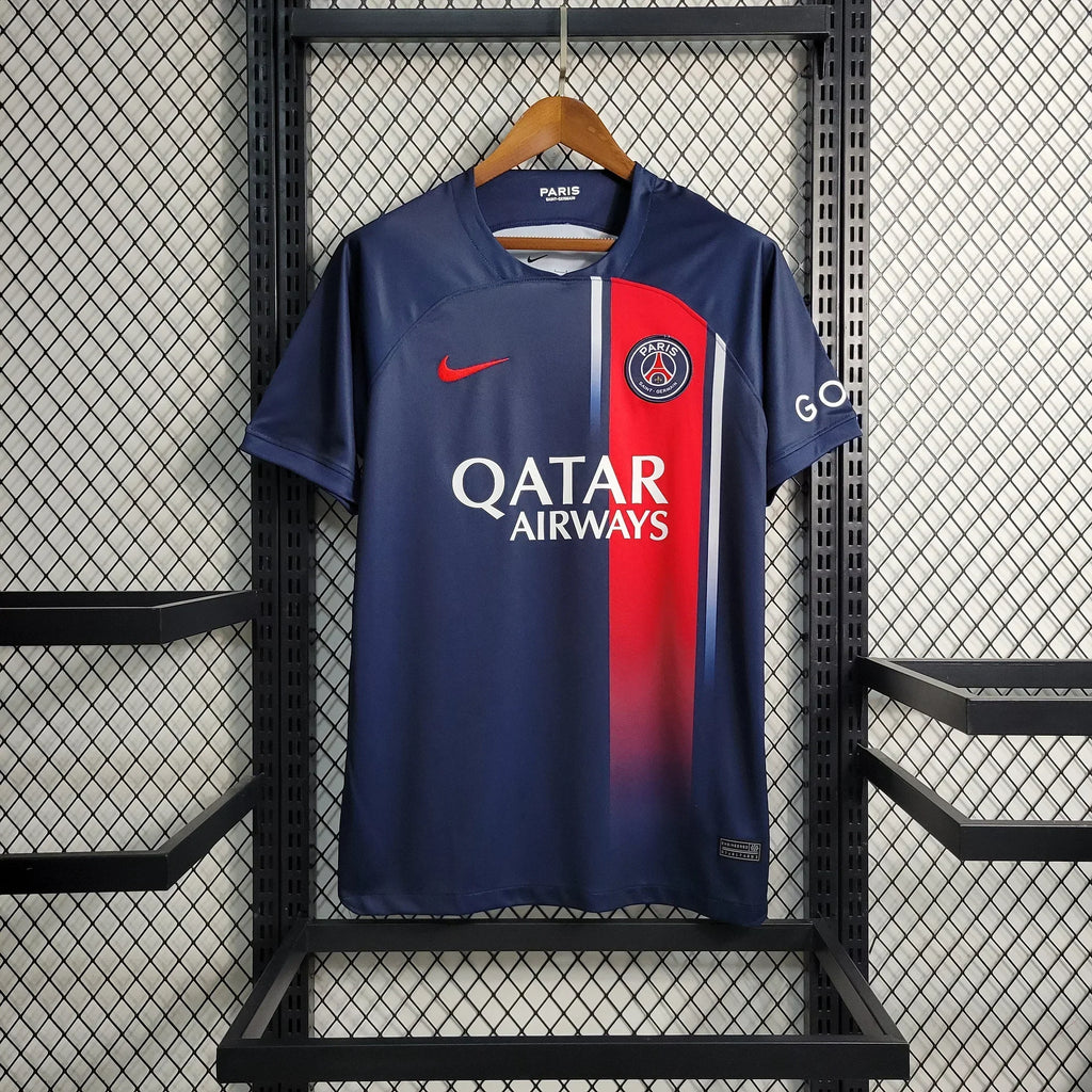 Maillot domicile Paris Saint Germain saison 2023-2024, marque Le 12 -ème Maillot, vue de face avec logo et détails du maillot.