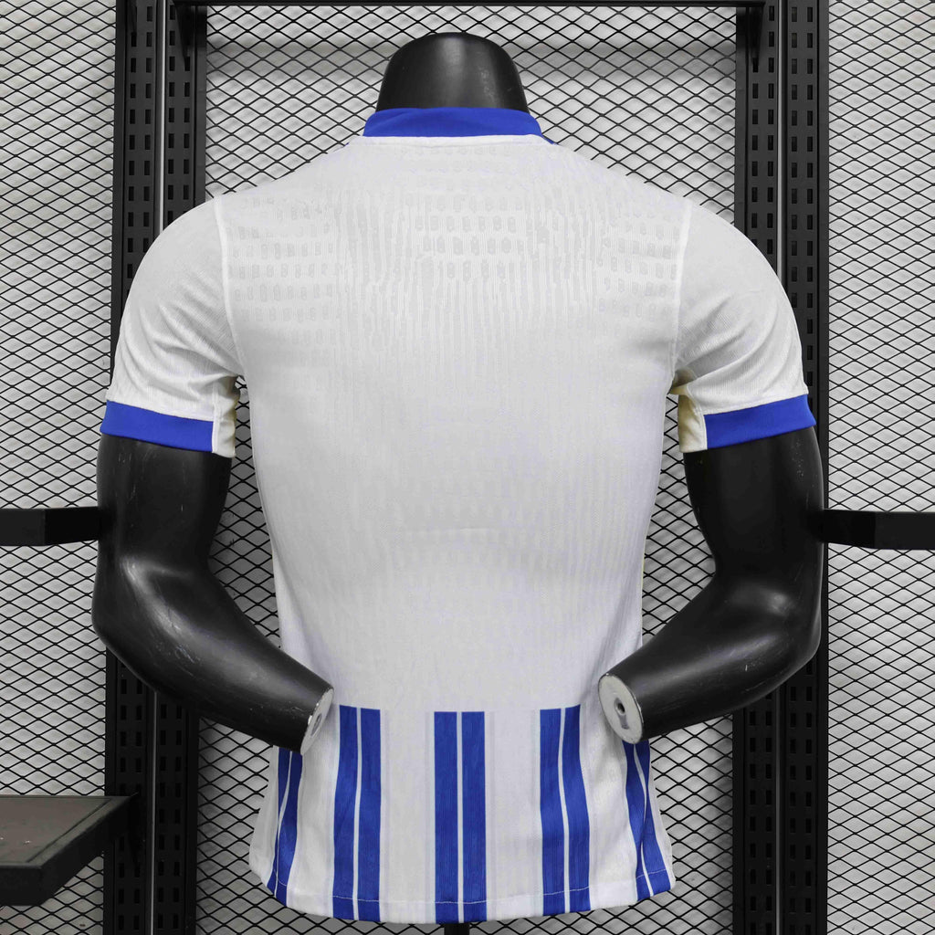 Maillot Brighton 2024-25 Le 12 -ème Maillot, maillot de football avec logo et design officiel, vue de face sur fond blanc