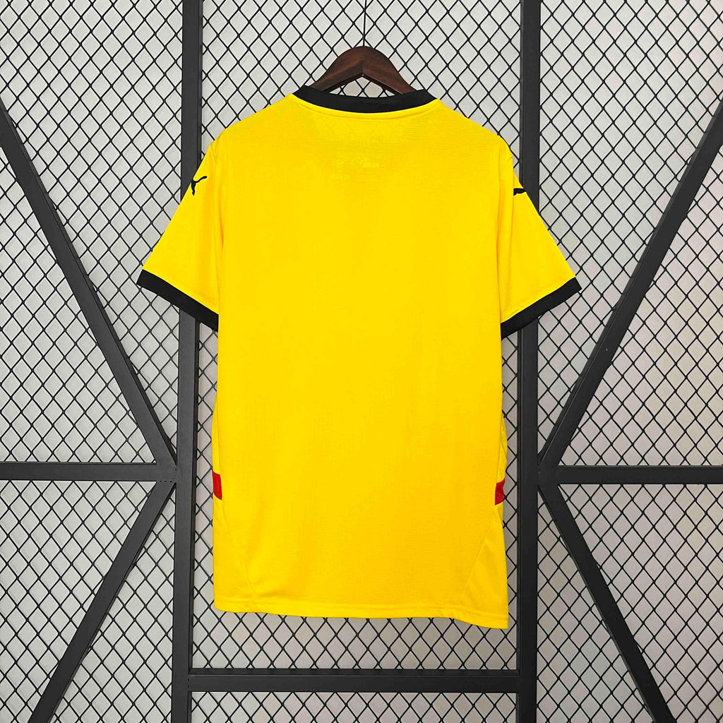 Maillot Lens 2024-25 de Le 12 -ème Maillot, vue front montrant le design du maillot de football avec logo et détails colorés.