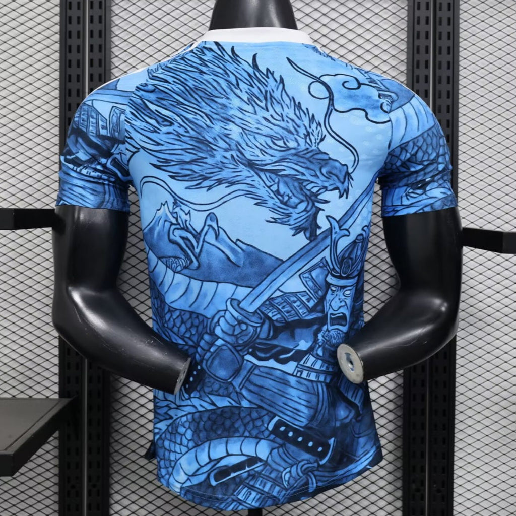 Maillot de football bleu Le 12 -ème Maillot, modèle 25/26 Japan anime, style spécial joueur, vue de face.