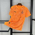 Maillot de football AC Milan 2025-26, version Le 12 -ème Maillot, avec logo et design sportif visible.