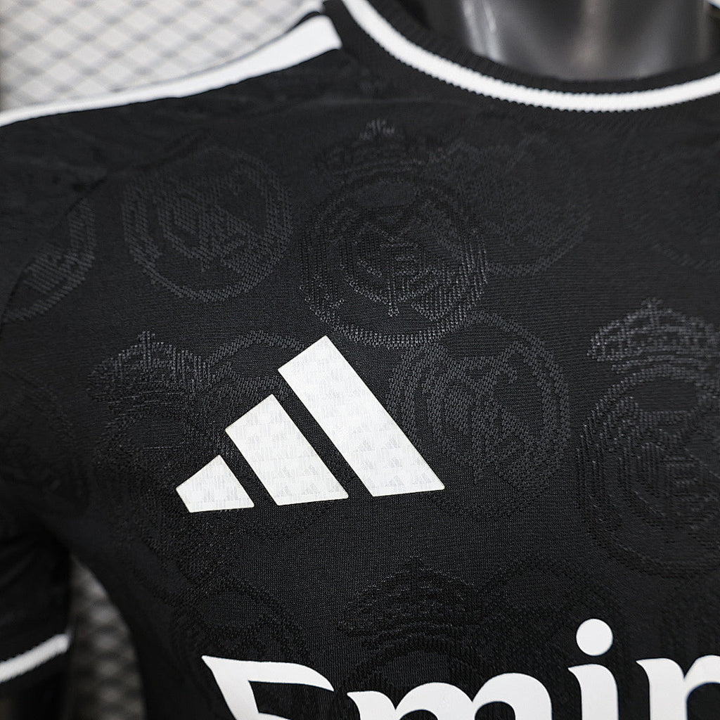 Maillot de football Real Madrid Concept 2026-27 de la marque Le 12 -ème Maillot, vue de face avec logo et design moderne