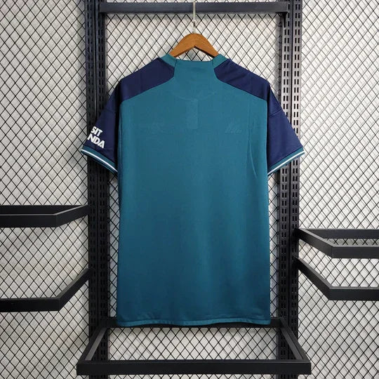 Maillot extérieur Arsenal 2023-2024 Le 12-ème Maillot, maillot de football avec logo et design officiel, vue de face.