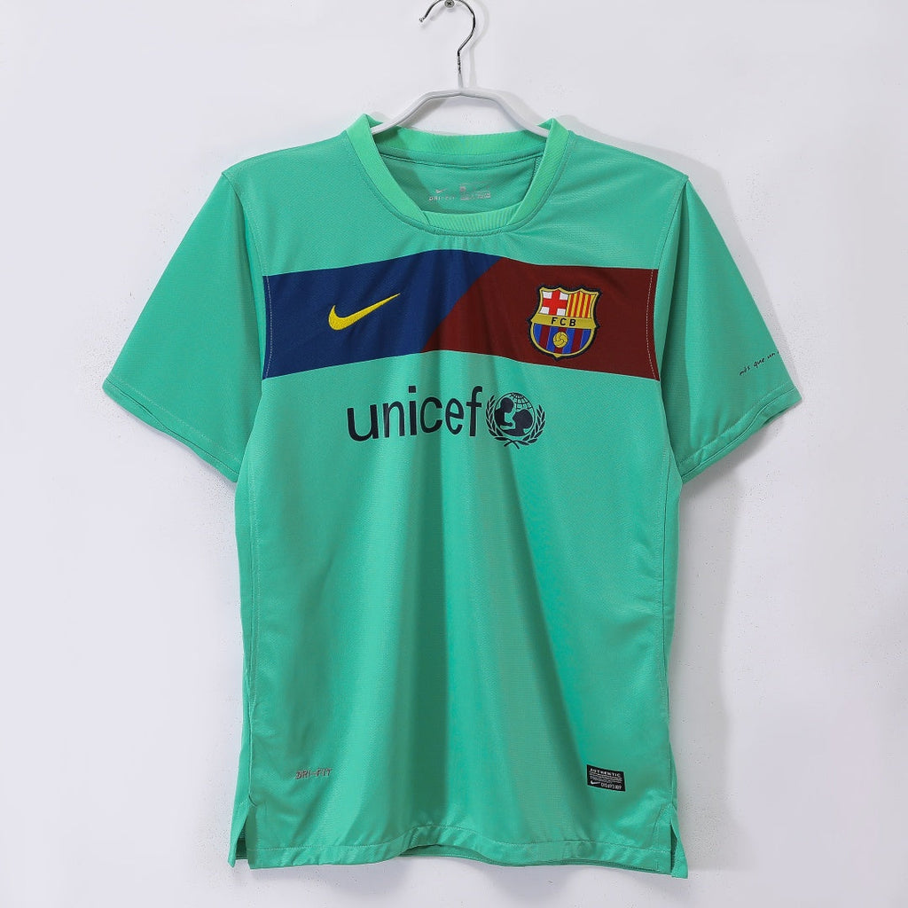 Maillot extérieur rétro du FC Barcelone 2010-2011, marque Le 12, avec les couleurs et le design emblématique de cette saison.