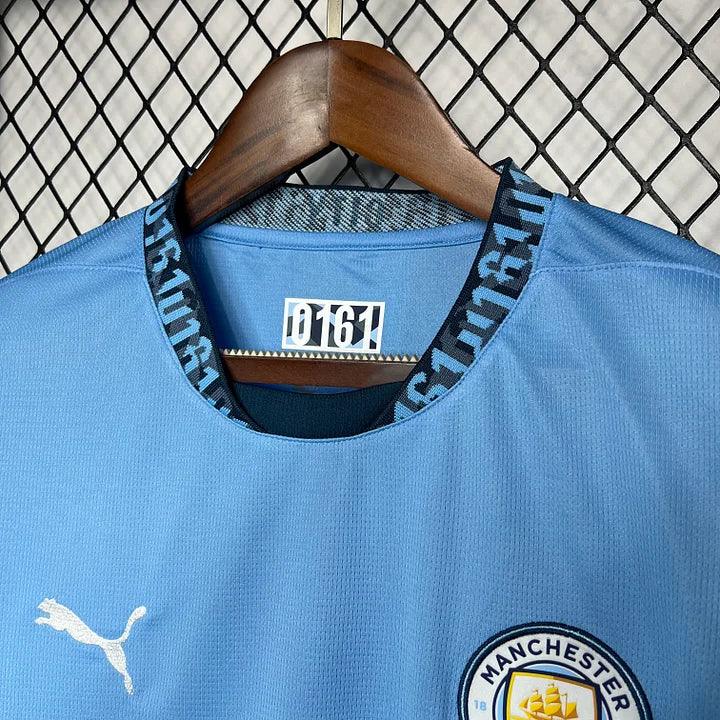 Maillot domicile Manchester City 2024/25 de Le 12 -ème Maillot, maillot de football avec le logo et les couleurs officielles.