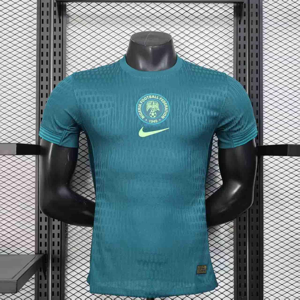 Maillot Nigeria concept 2025 de Le 12 -ème Maillot, maillot de football avec design futuriste et couleurs nationales.