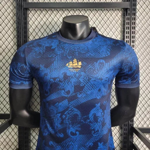 Maillot Manchester City concept 2024-2025, marque Le 12 -ème Maillot, vue du devant avec logo et design moderne.