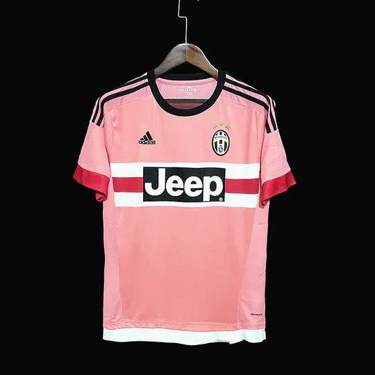 Maillot rétro Juventus 2015 de la marque Le 12-ème Maillot, vue de face avec logo et détails du design blanc et noir.