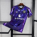 Maillot Manchester United concept 2025-26 par Le 12-ème Maillot, vue de face avec logo et design moderne.
