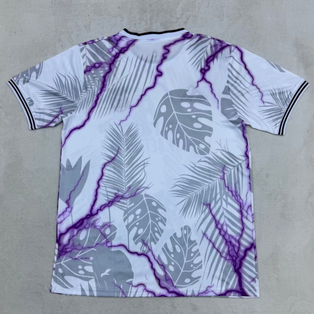 Maillot de football violet Real Madrid, taille 25/26, marque Le 12 -ème Maillot, logo et design distinctifs visibles.