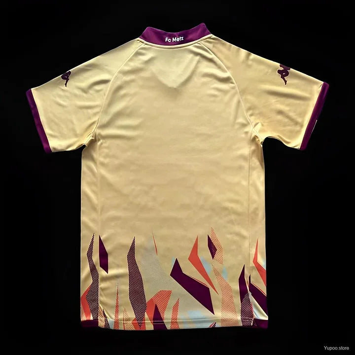 Maillot extérieur du FC Metz 2023/24 de la marque Le 12, vue de face avec logo et détails du design.