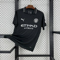 Maillot Manchester City 2025-26 de la marque Le 12 -ème Maillot, vue de face avec logo et détails du maillot de football.