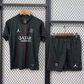 Ensemble 25/26 PSG adulte quatrième maillot de football Le 12-ème Maillot, maillot de sport bleu avec logo et détails du club.