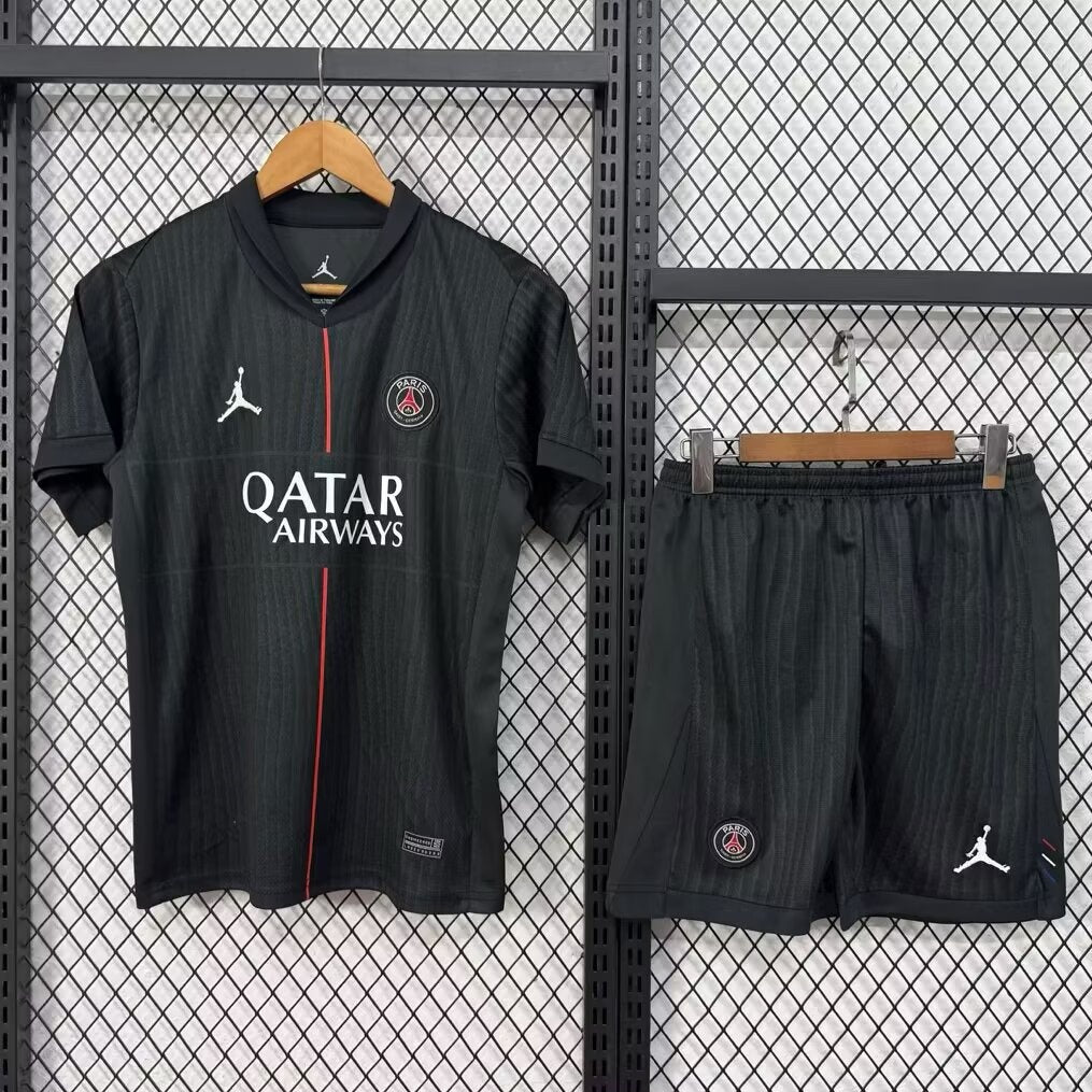 Ensemble 25/26 PSG adulte quatrième maillot de football Le 12-ème Maillot, maillot de sport bleu avec logo et détails du club.