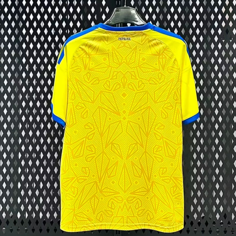 Maillot domicile Ukraine 25/26 de Le 12 -ème Maillot, maillot de football avec drapeau ukrainien et logo de l'équipe.