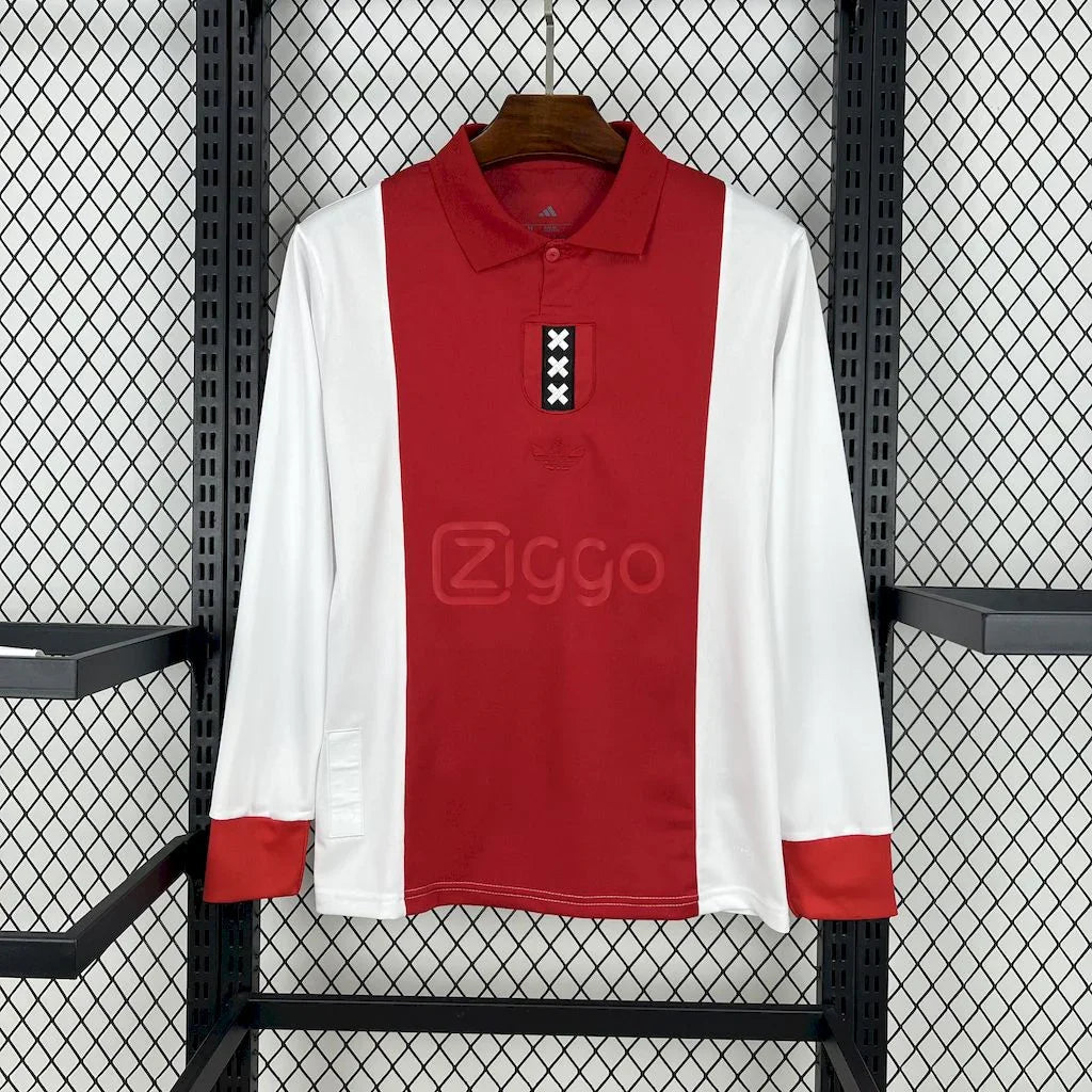 Maillot Ajax à manches longues, modèle concept 2025-26, par Le 12 -ème Maillot, vue de face avec logo de l'équipe.