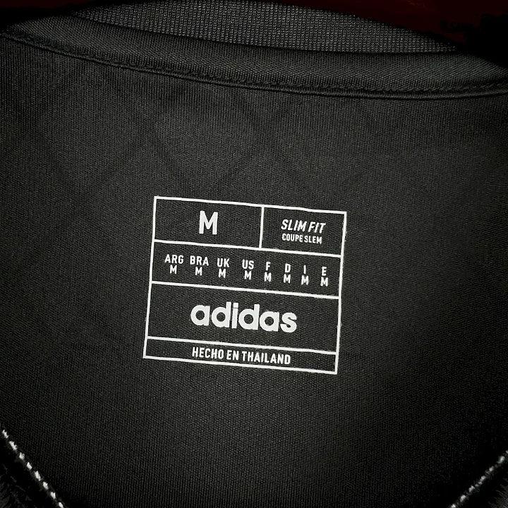 Maillot de football Algérie noir 2025 2026 Le 12 -ème Maillot, vue de face, logo et détails du design visible