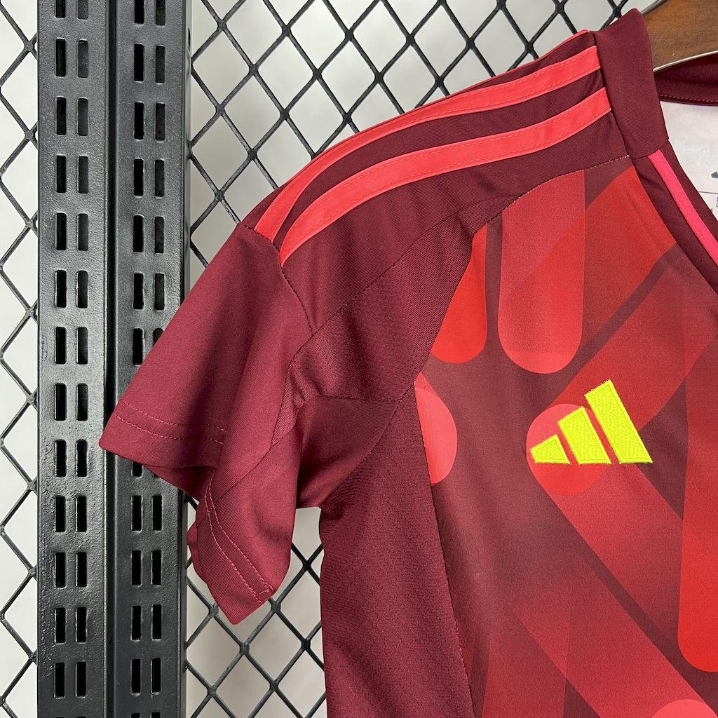 Maillot féminin Allemagne Euro 2025 Le 12, maillot sportif avec logo national et design moderne, vue frontale.