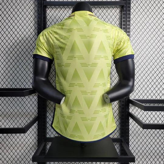 Maillot domicile Arsenal 2023-2024 Le 12-ème Maillot, maillot de football rouge avec logo du club et détails blancs.