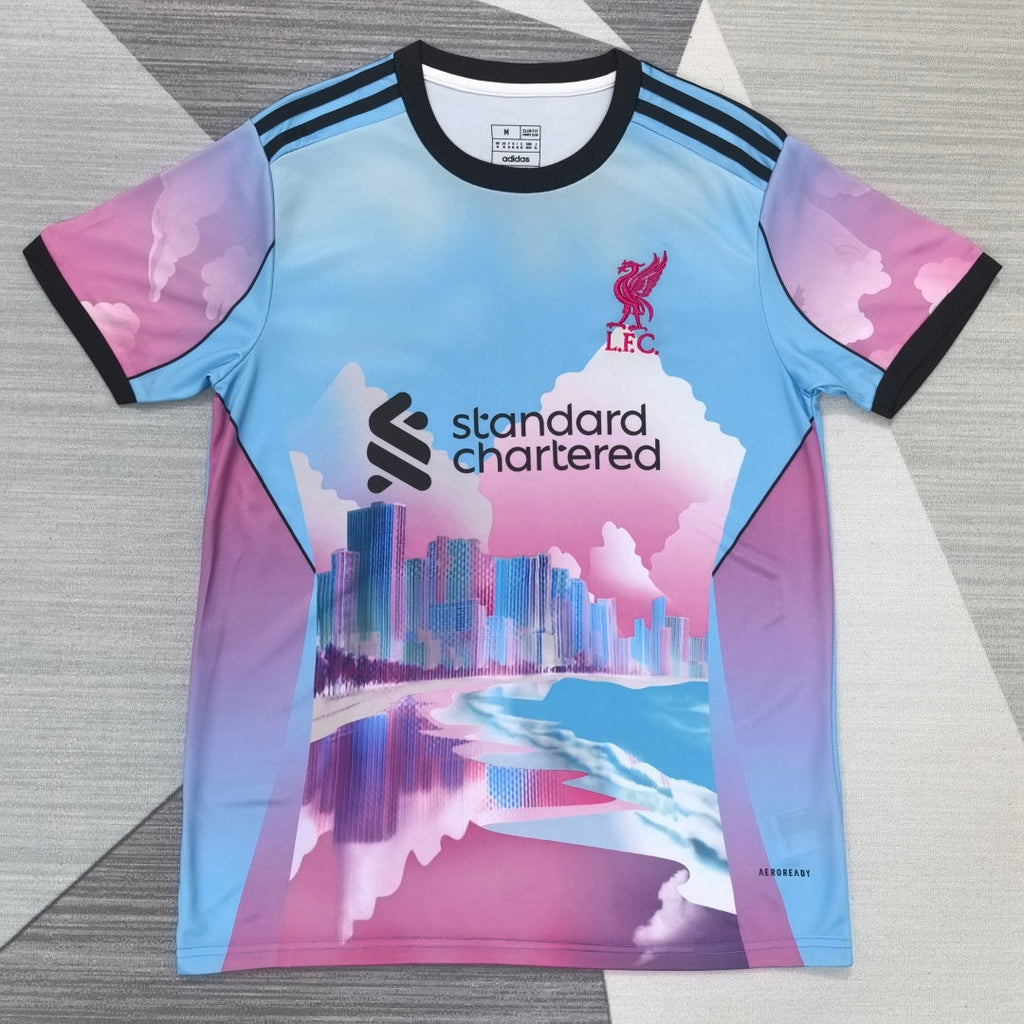 Maillot de football Liverpool enfant 25/26 ans, couleur spéciale, marque Le 12-ème Maillot, à manches courtes, devant le logo du club