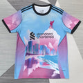 Maillot de football Liverpool enfant 25/26 ans, couleur spéciale, marque Le 12-ème Maillot, à manches courtes, devant le logo du club
