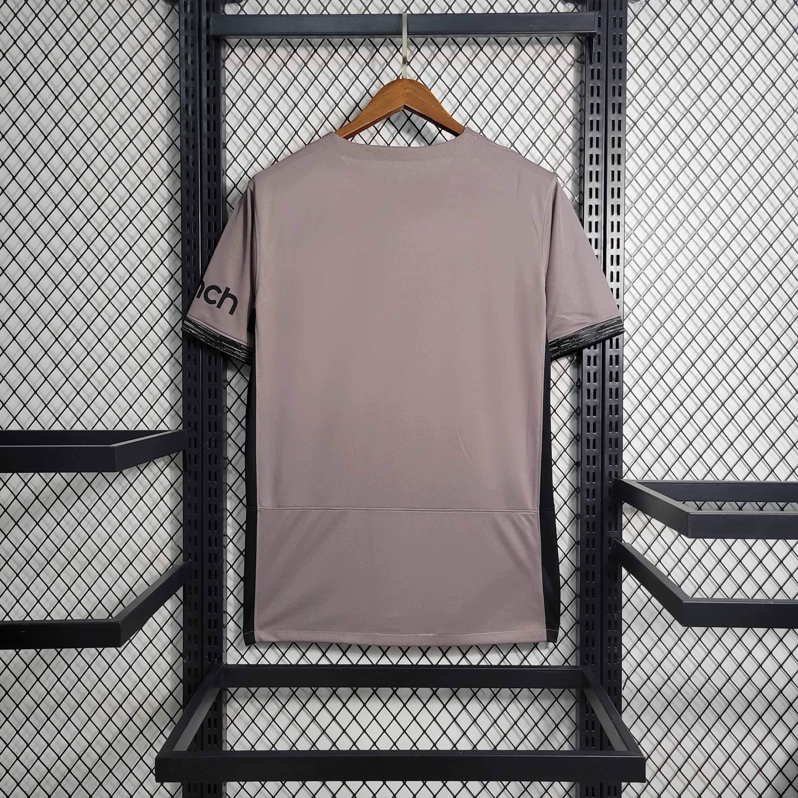 Maillot extérieur Tottenham 2023-24 de la marque Le 12 -ème, vue de face avec logo et détails du maillot.