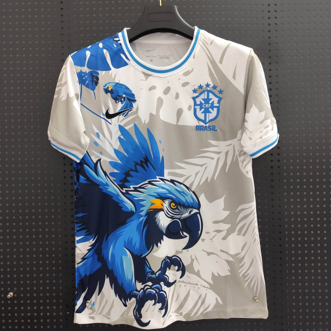 Maillot de football Brésil 25/26 blanc avec oiseau, marque Le 12 -ème Maillot, vue de face avec détails du design.