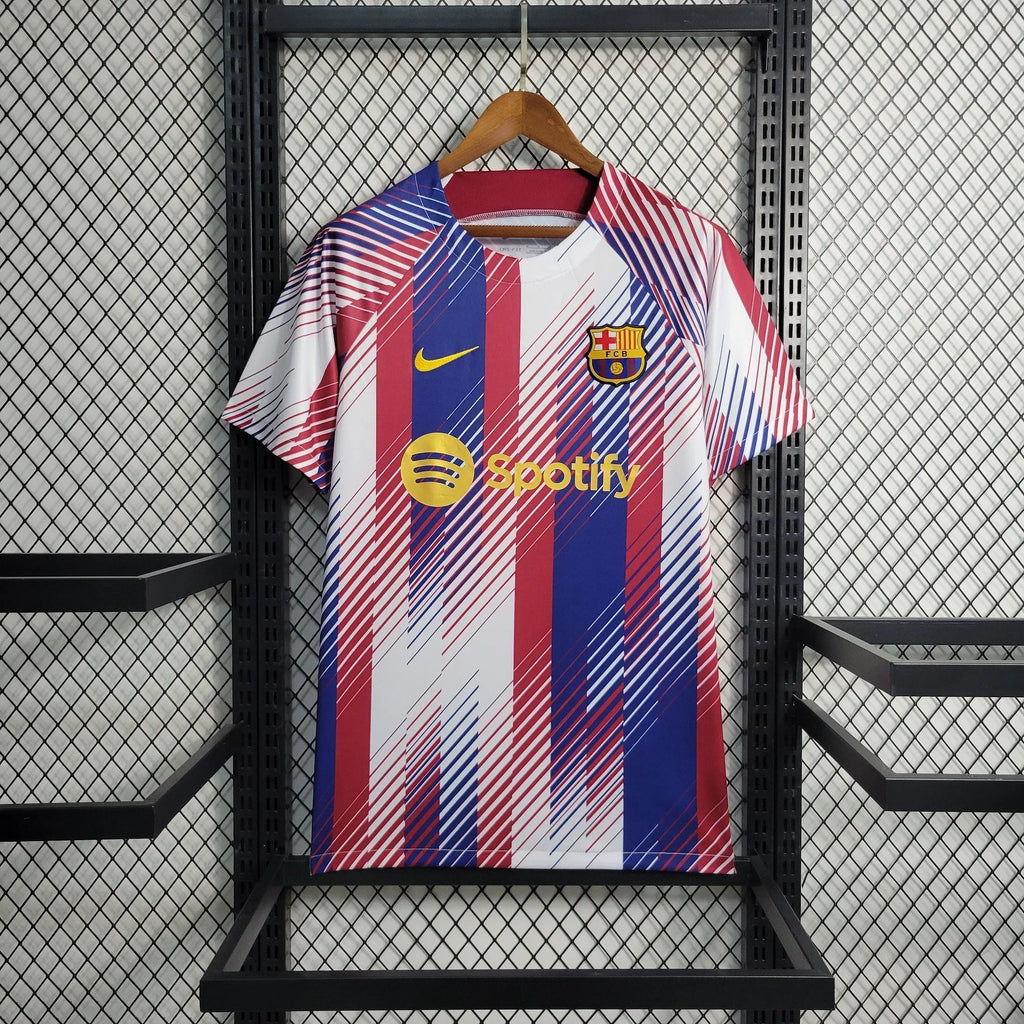 Maillot d'entraînement Barcelone FC 2023-2024 Le 12, manches courtes, couleur bleue avec logo du club visible.
