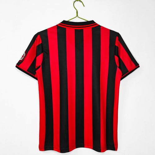 Maillot domicile rétro de 1996-1997 de l'AC Milan, marque Le 12ème Maillot, vue de face avec logo et détails du maillot.