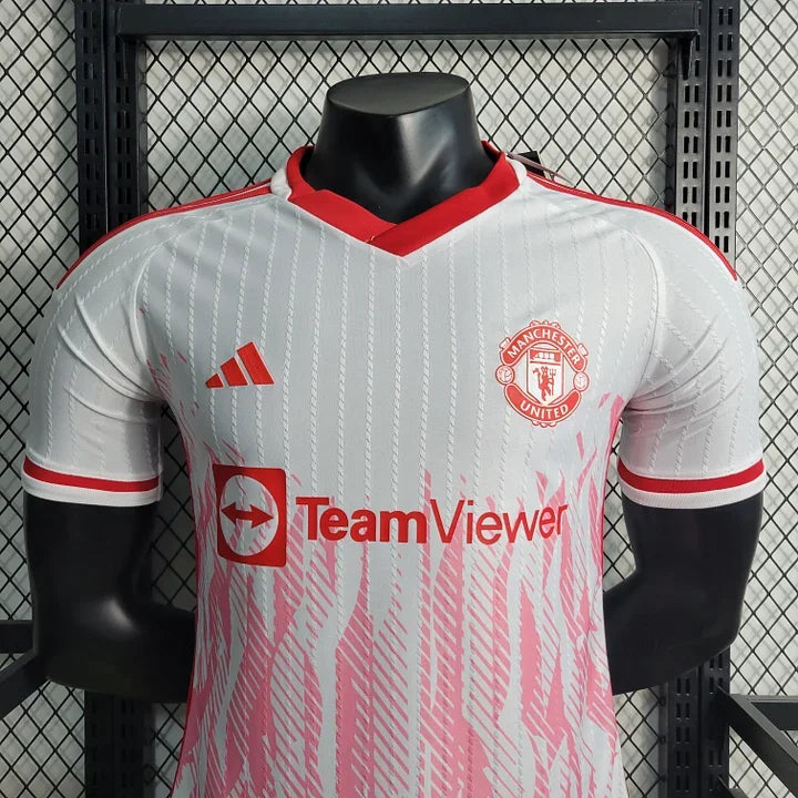 Maillot Manchester United 2023 2024 Le 12 -ème Maillot, maillot de football rouge avec logo et détails du club.