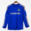 Maillot domicile rétro de Chelsea 2012-2013 à manches longues, par Le 12 -ème Maillot, vue de face avec logo et détails traditionnels